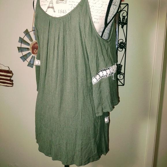 Woman's size 0 shirt, spaghetti strap on shoulder,  off shoulder - Picture 4 of 9